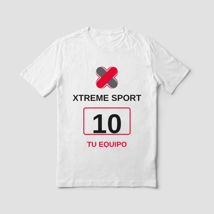 Diseño digital de XtremeSport aplicado sobre un polo