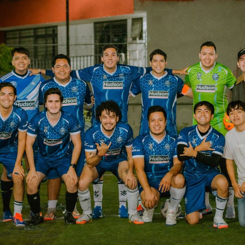 Equipo de fútbol con su uniforme sublimado a medida, hecha por XtremeSport