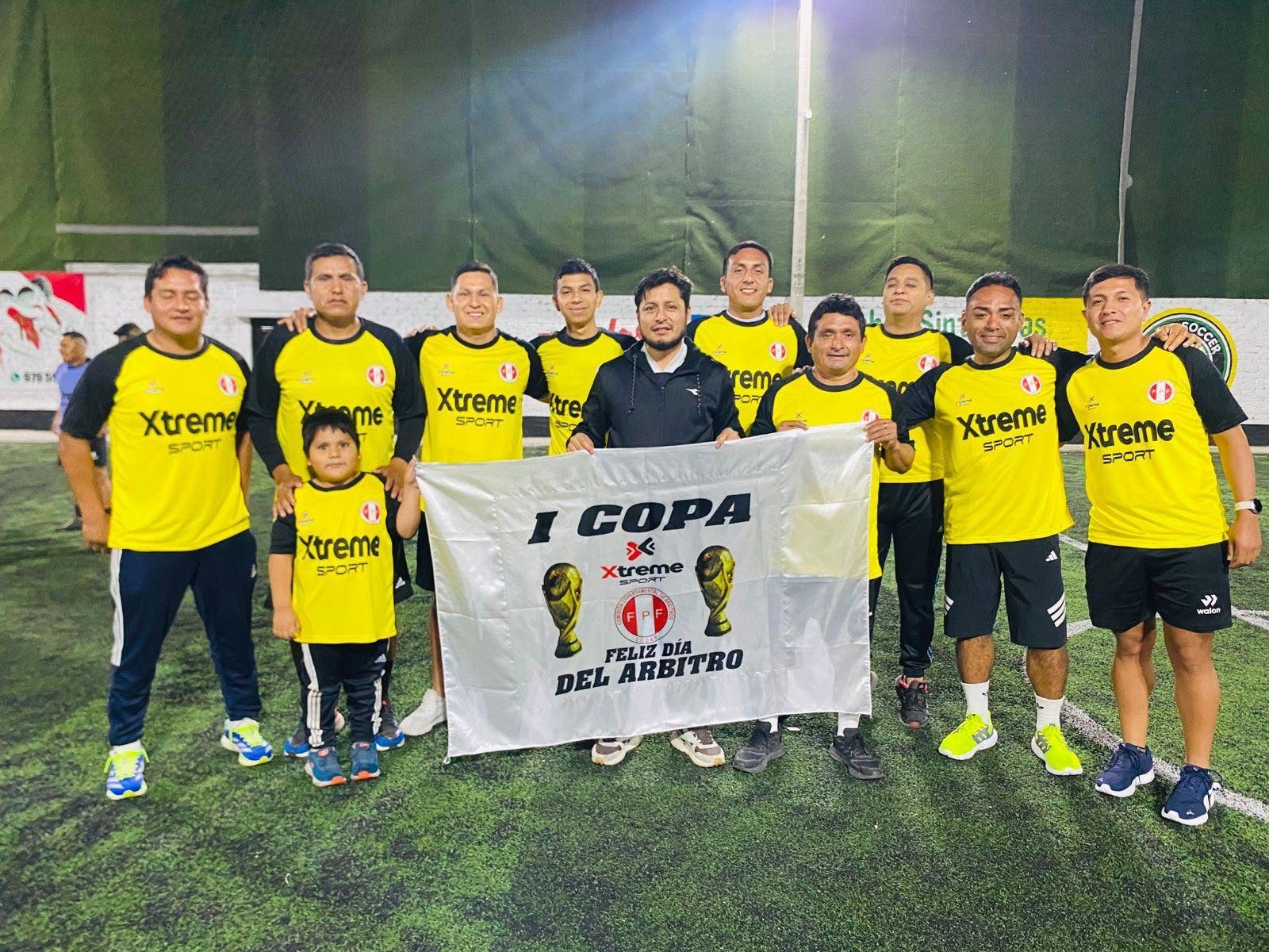 Equipo con polos deportivos sublimados amarillos en la I Copa Xtreme Sport