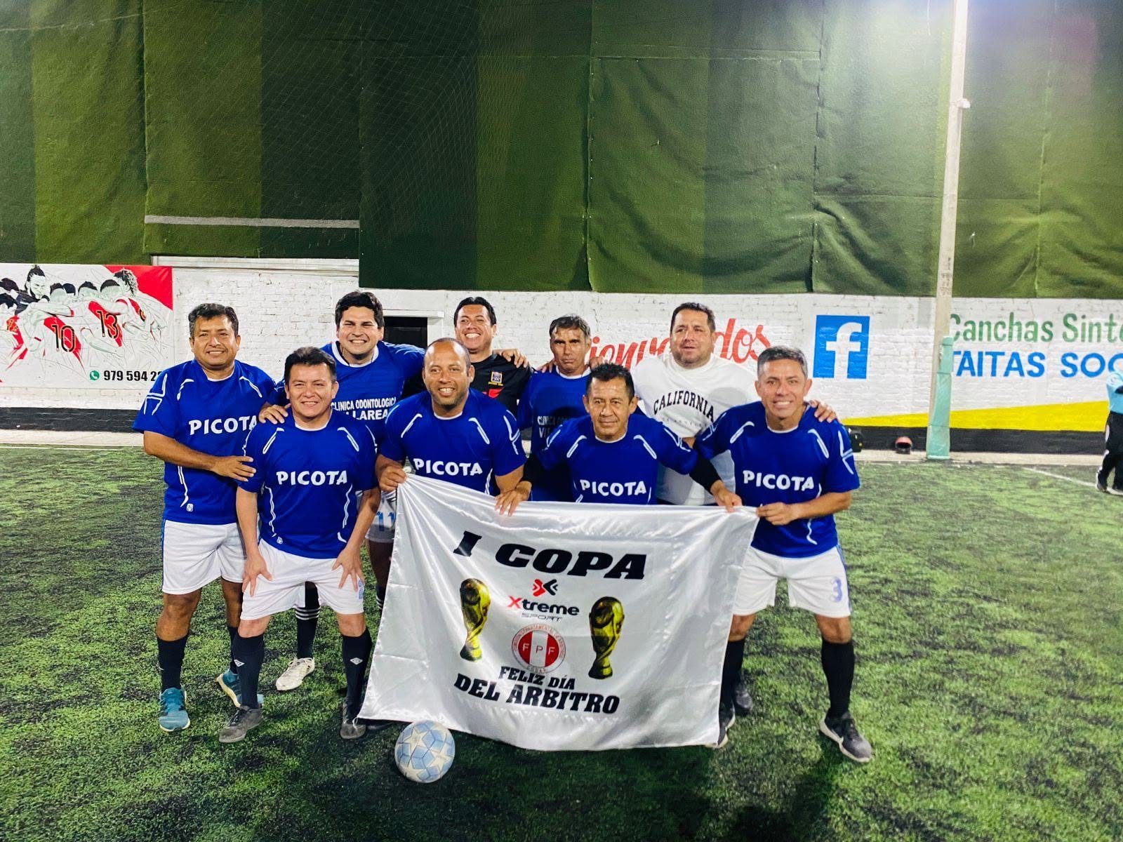 Equipo con polos deportivos sublimados azuls en la I Copa Xtreme Sport