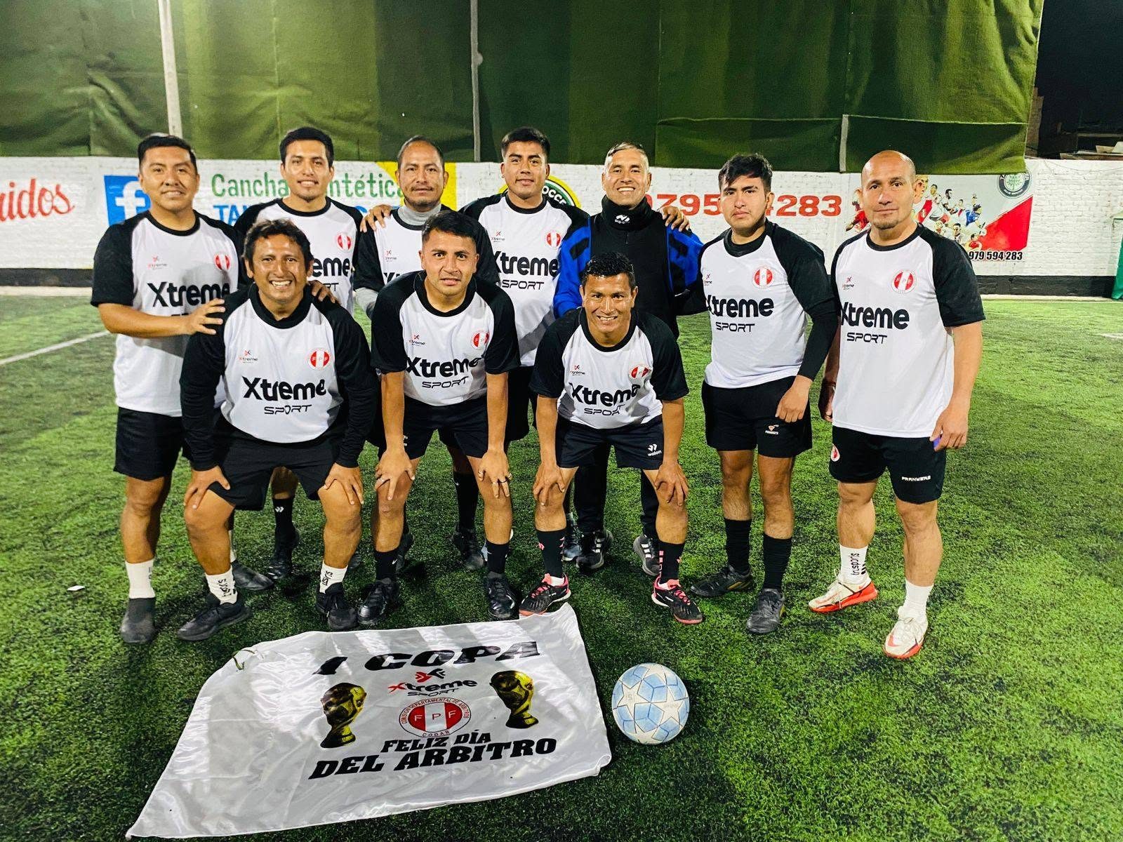 Equipo con polos deportivos sublimados blancos en la I Copa Xtreme Sport