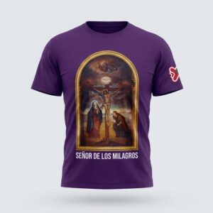 Polo morado con la imagen del Señor de los Milagros estampada a todo color, visto de frente